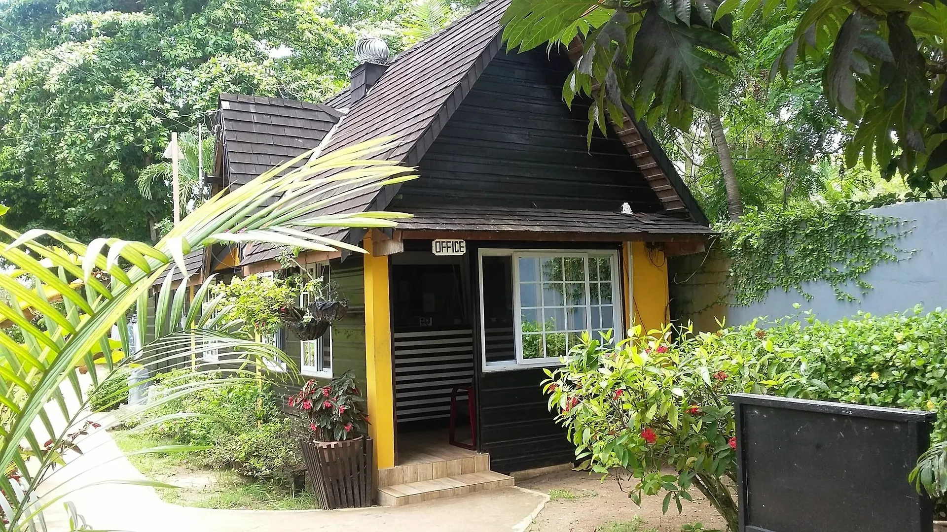 Firefly Beach Cottages Negril